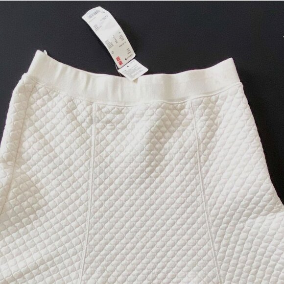Uniqlo guilted ivory skirt, elasticize waist, Size L - Picture 3 of 10